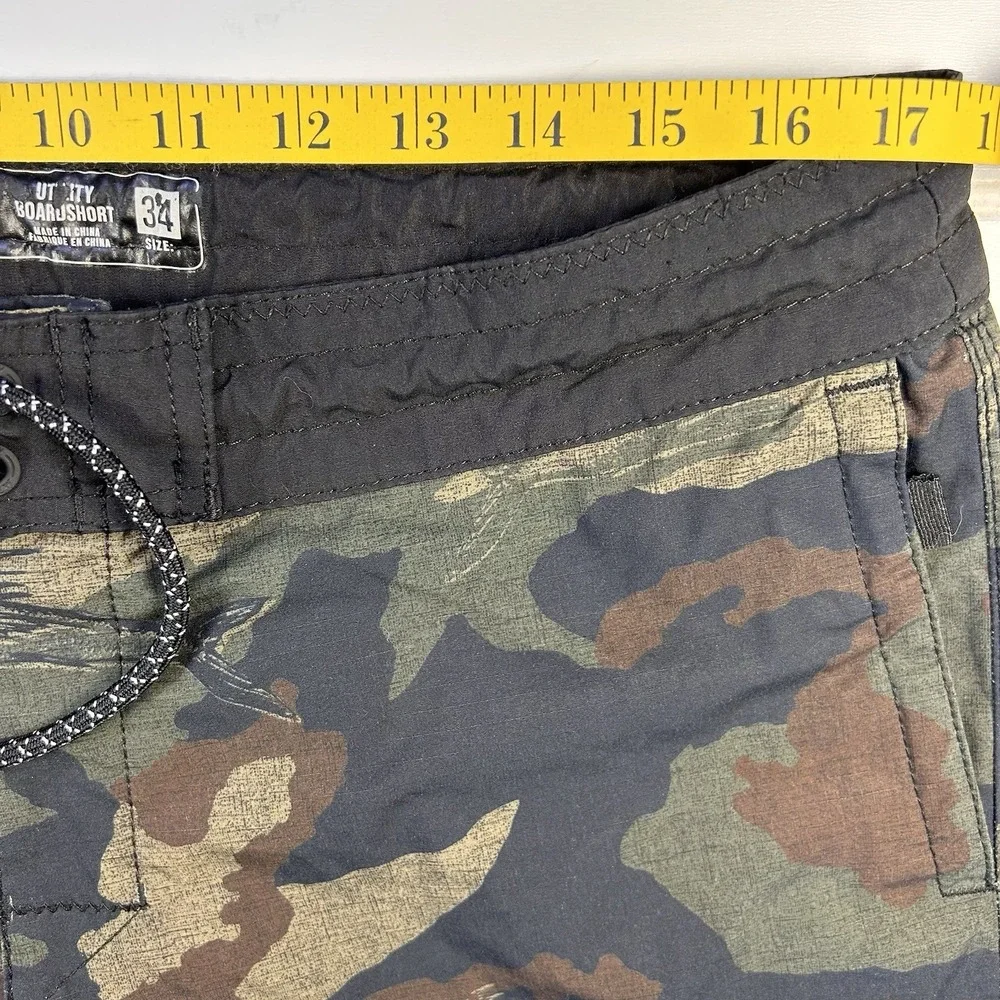 Salty Crew Utility Boardshorts Mens 34 (Fit 35) Flying Fish Camo Stretch Utility - Picture 9 of 15